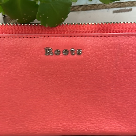 Roots Wristlet - Picture 2 of 7
